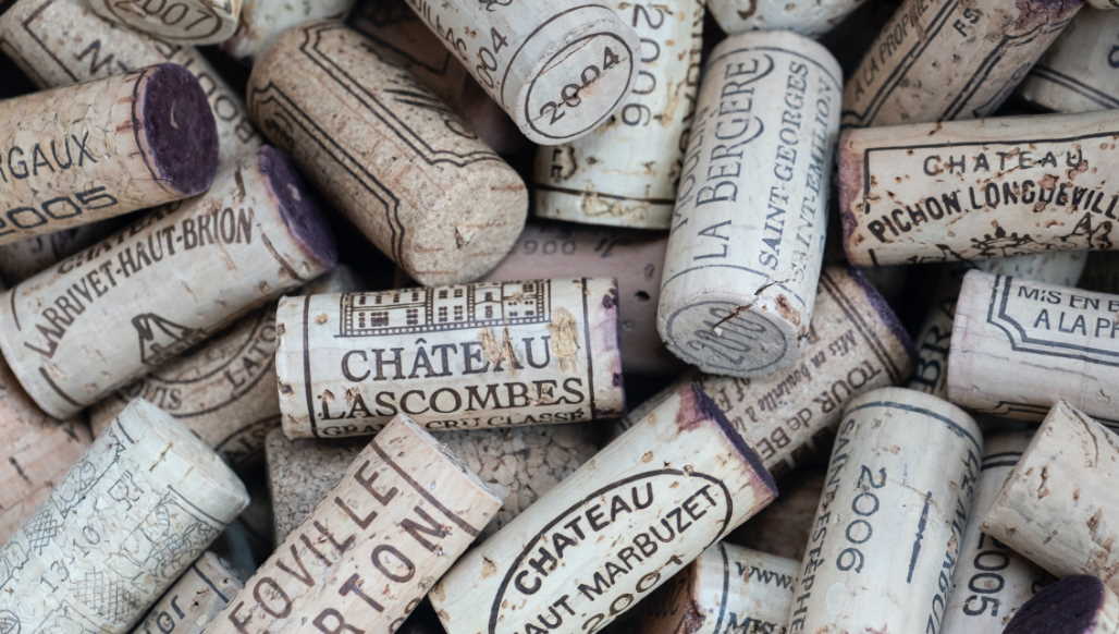Many corks on a table